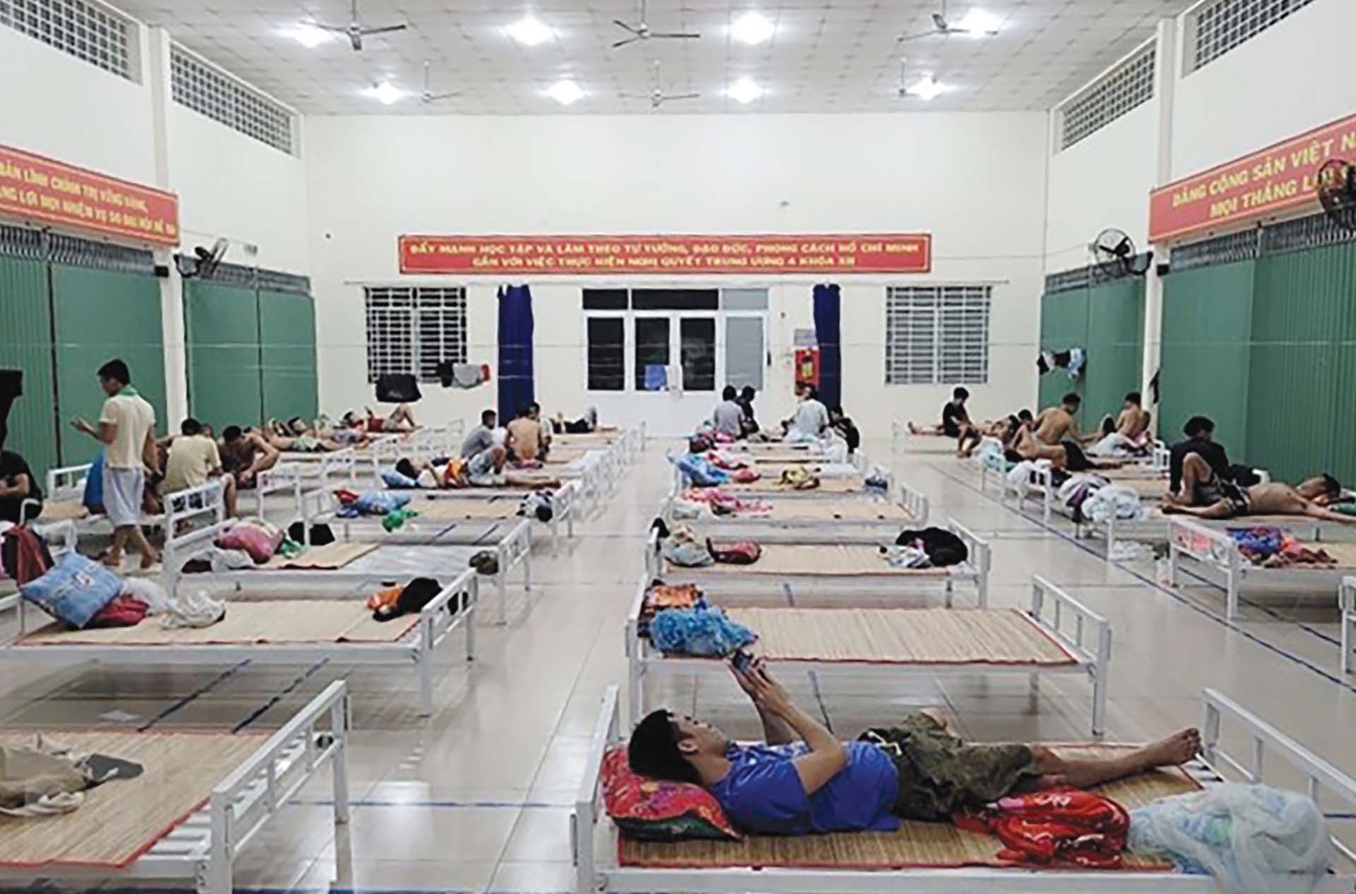 Tiếp nhận và đưa về nước công dân Việt Nam tại Campuchia. Tiếp nhận và đưa về nước công dân Việt Nam tại Campuchia.