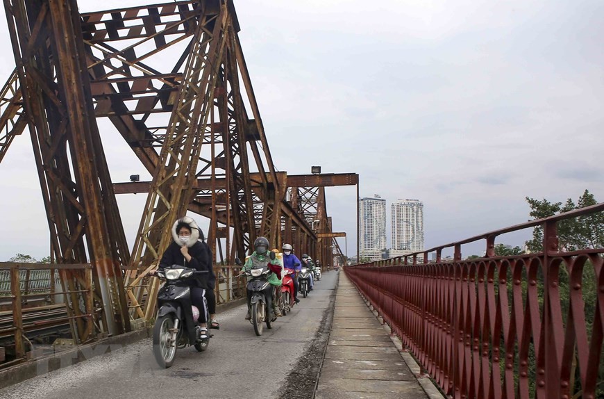 Dự báo thời tiết đêm nay và ngày mai (29-30/12): Hà Nội rét đậm; vùng núi Bắc Bộ rét hại; Trung Trung Bố có mưa rất to; phía Nam ngày nắng