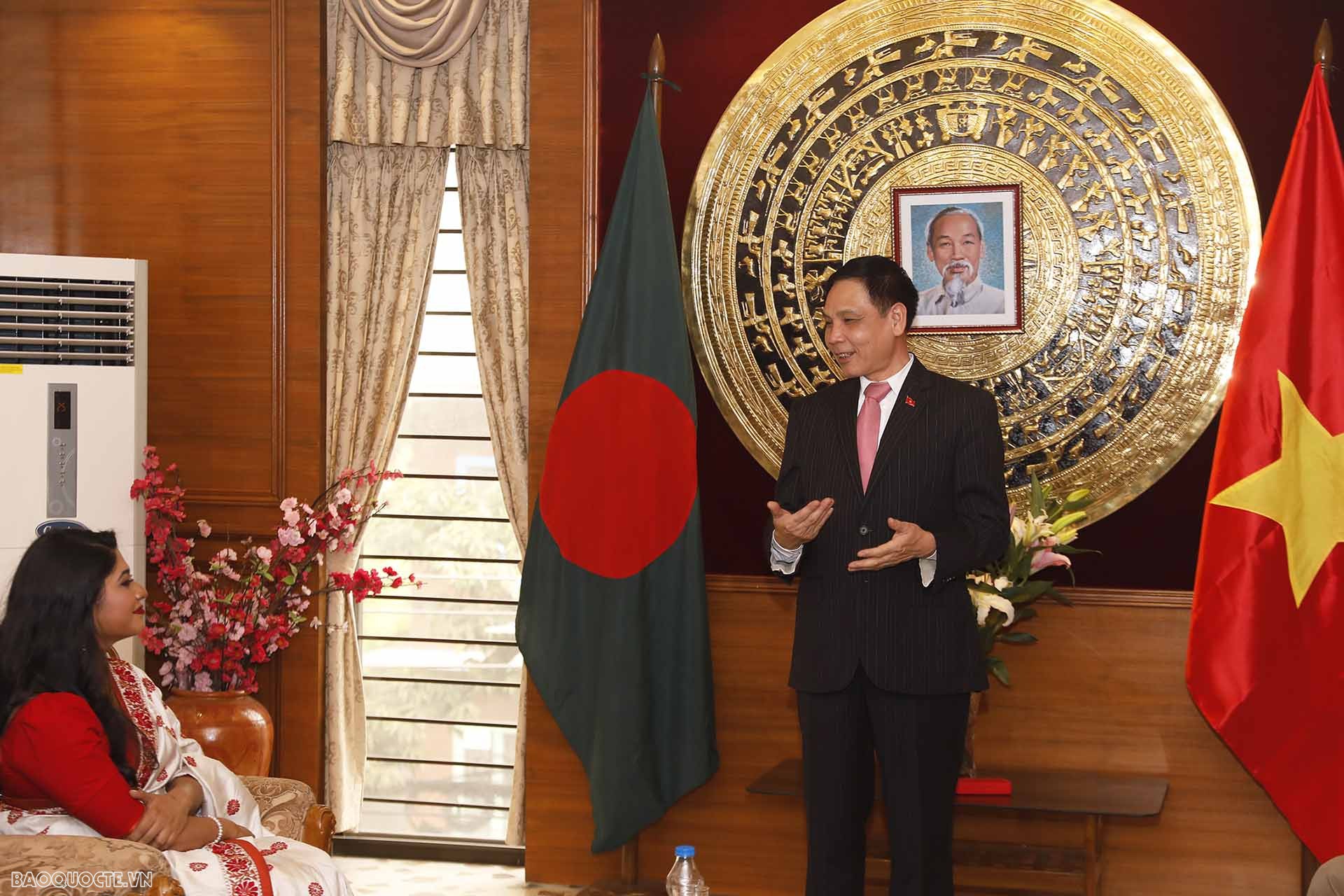 Đại sứ Phạm Việt Chiến phát biểu chúc mừng. Đại sứ Phạm Việt Chiến phát biểu chúc mừng.