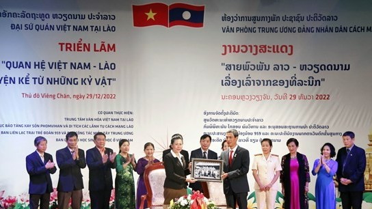Quan hệ Việt Nam-Lào qua chuyện kể từ những kỷ vật đặc biệt