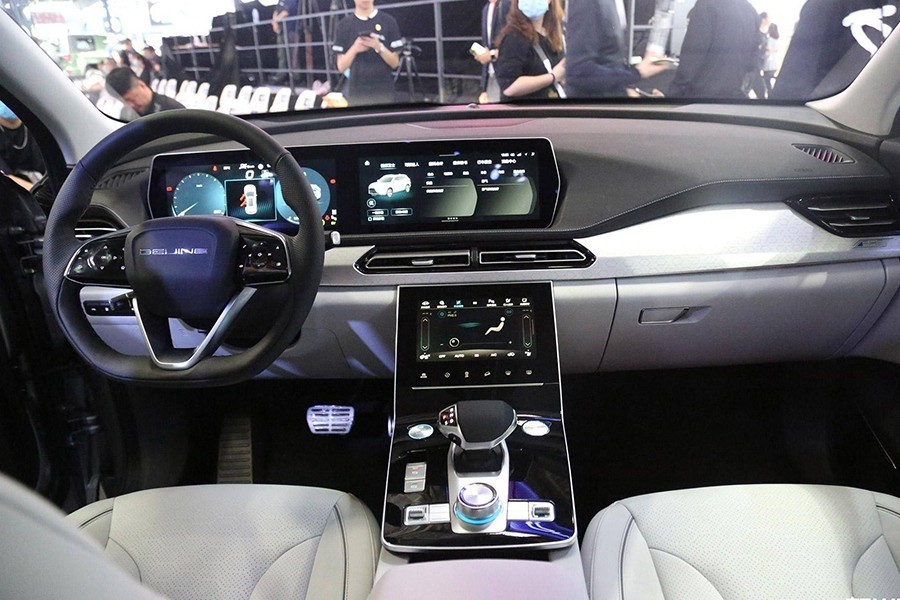 Cận cảnh Beijing X7 bản Standard và Deluxe tại Việt Nam