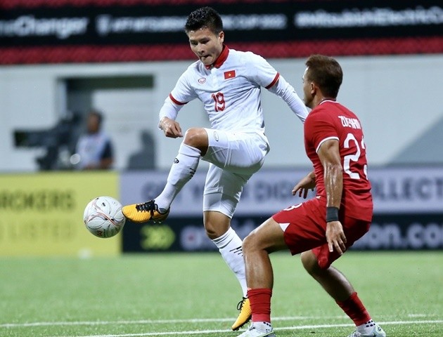 Đội tuyển Việt Nam vẫn kiểm soát được thế trận trước Singapore (Ảnh: Giang Lập).