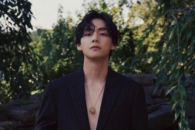 V (BTS) năm nay bị tụt hạng. (Nguồn: Vogue)