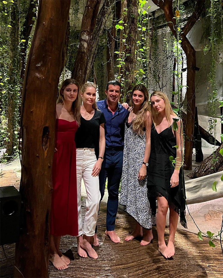 Các huyền thoại sân cỏ chào năm mới Các huyền thoại sân cỏ chào năm mới