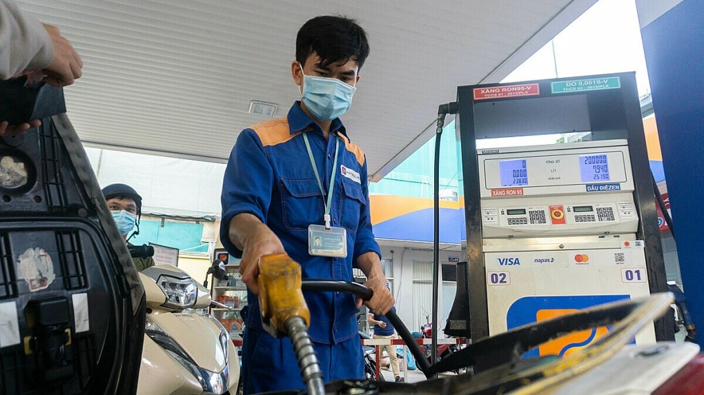 gia xang dau hom nay 31 kinh te the gioi xam xit gia dau du kien tang nhe hom nay gia xang trong nuoc se tang manh