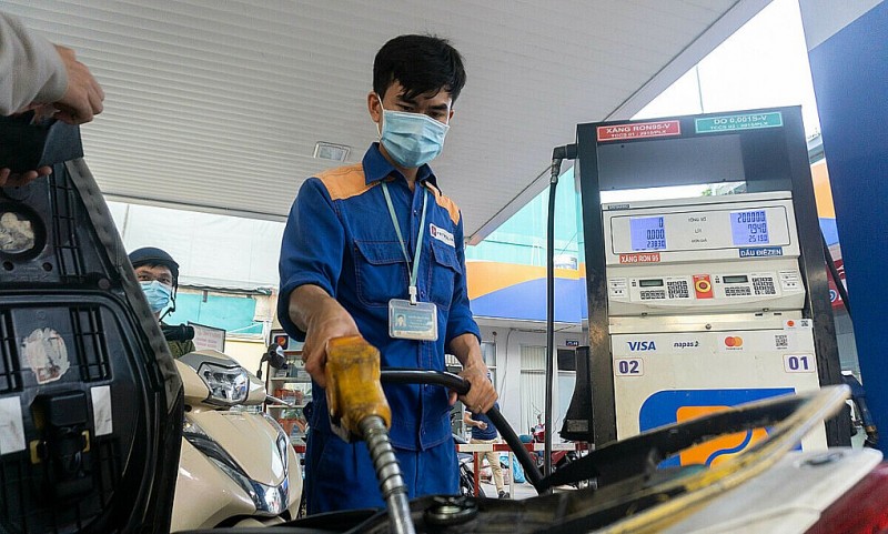 Giá xăng dầu hôm nay 3/1: Kinh tế thế giới xám xịt, giá dầu dự kiến tăng nhẹ; hôm nay giá xăng trong nước sẽ tăng mạnh?