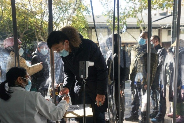 Covid-19: Bị Trung Quốc 'phàn nàn' về quy định nhập cảnh, Mỹ-EU đáp lời. (Nguồn: SCMP)