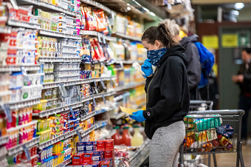 Nền kinh tế thế giới trong 2023 được dự báo sẽ phải đối mặt với không ít rủi ro. (Ảnh minh họa - Ảnh: The New York Times)