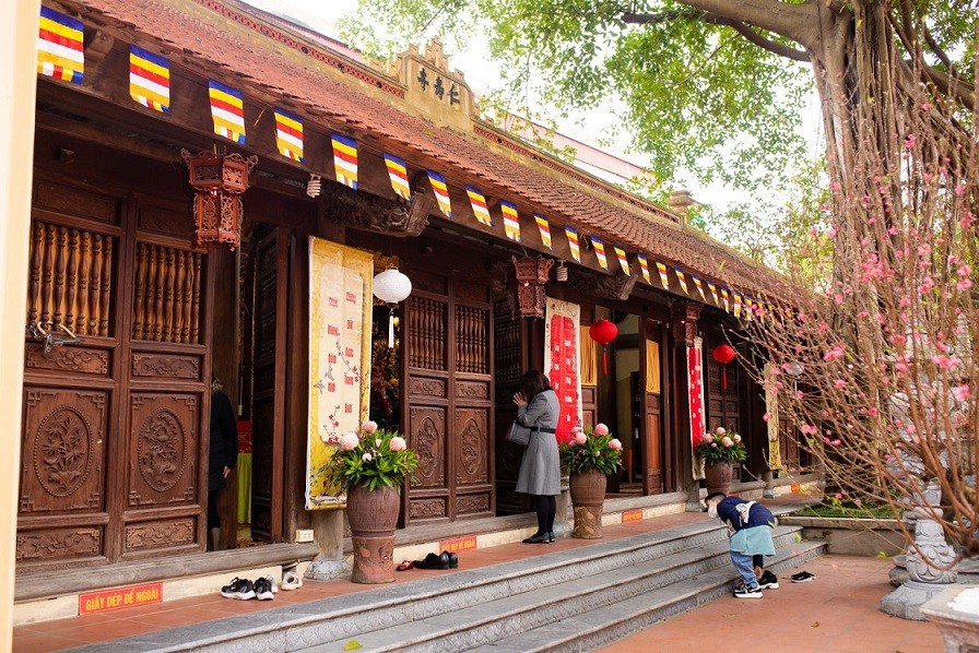 Văn khấn đi chùa cầu tài lộc, bình an chuẩn nhất 2023 Văn khấn đi chùa cầu tài lộc, bình an chuẩn nhất 2023