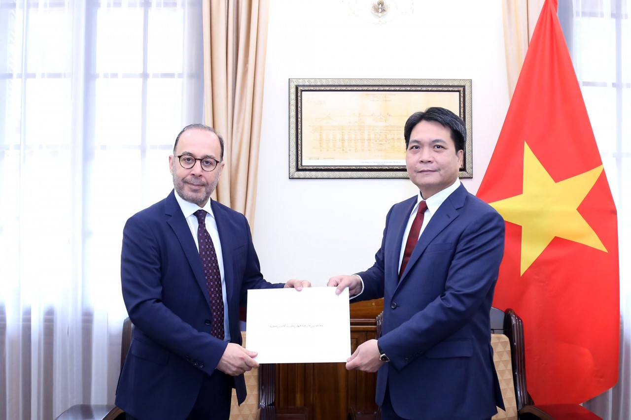 Bộ Ngoại giao tiếp nhận bản sao Ủy nhiệm thư bổ nhiệm Đại sứ tại Việt Nam Bộ Ngoại giao tiếp nhận bản sao Ủy nhiệm thư bổ nhiệm Đại sứ Qatar và Đại sứ Thụy Sỹ