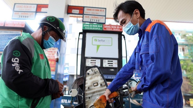 gia xang dau hom nay 1110 the gioi bien dong nhe trong nuoc tang manh hon 1200 donglit