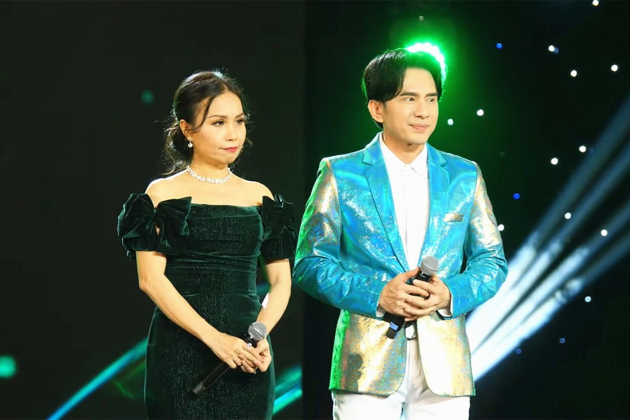 Làn sóng xanh: Hoàng Thùy Linh đại thắng, Mỹ Tâm là 'Biểu tượng của năm'