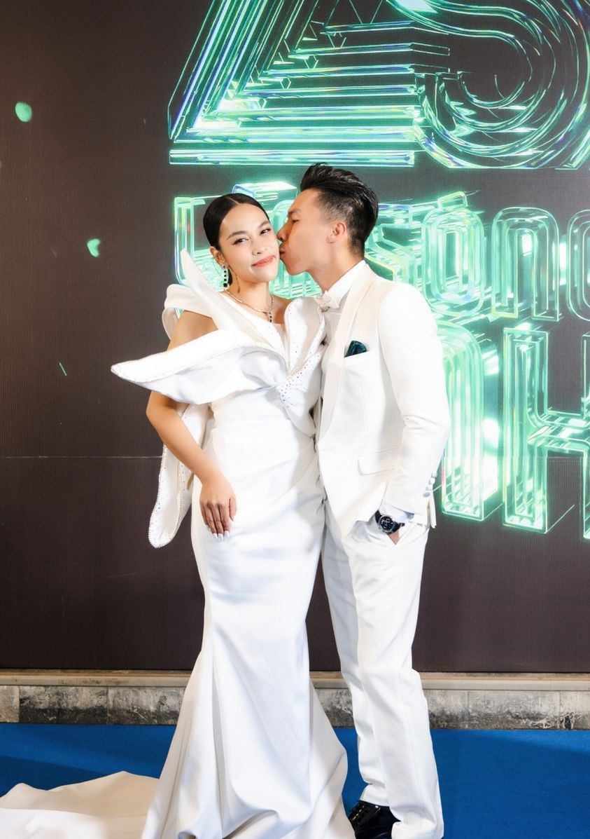 Dàn sao Việt 'đổ bộ' tại thảm đỏ trao giải Làn sóng xanh