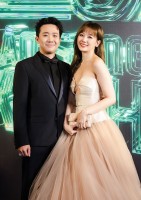 Thảm đỏ Làn sóng xanh: Trấn Thành tình tứ cùng bà xã Hari Won, Cẩm Ly sánh bước bên Đan Trường