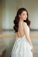 Nhã Phương xinh hơn với gu thời trang sang trọng