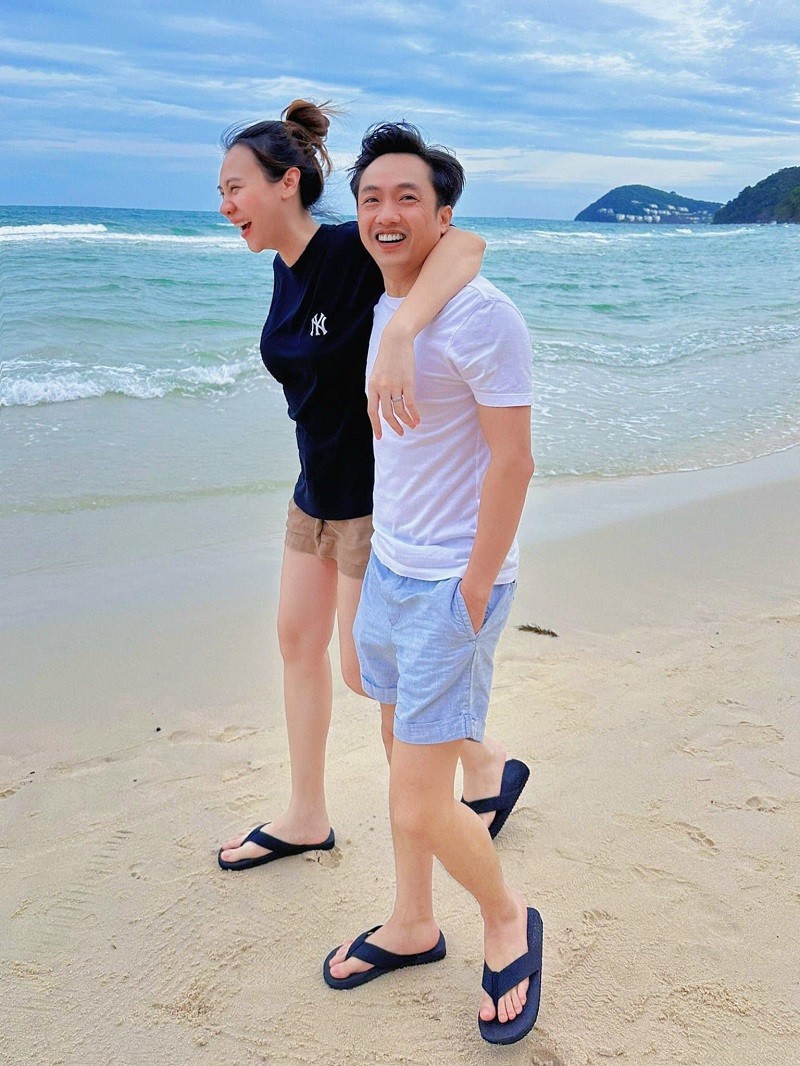 Sao Việt: Hoa hậu Lương Thùy Linh đọ dáng cùng Á hậu Trịnh Thùy Linh Sao Việt: Hoa hậu Lương Thùy Linh đọ dáng cùng Á hậu Trịnh Thùy Linh