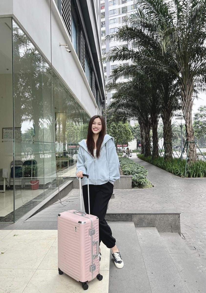 Sao Việt: Hoa hậu Lương Thùy Linh đọ dáng cùng Á hậu Trịnh Thùy Linh Sao Việt: Hoa hậu Lương Thùy Linh đọ dáng cùng Á hậu Trịnh Thùy Linh