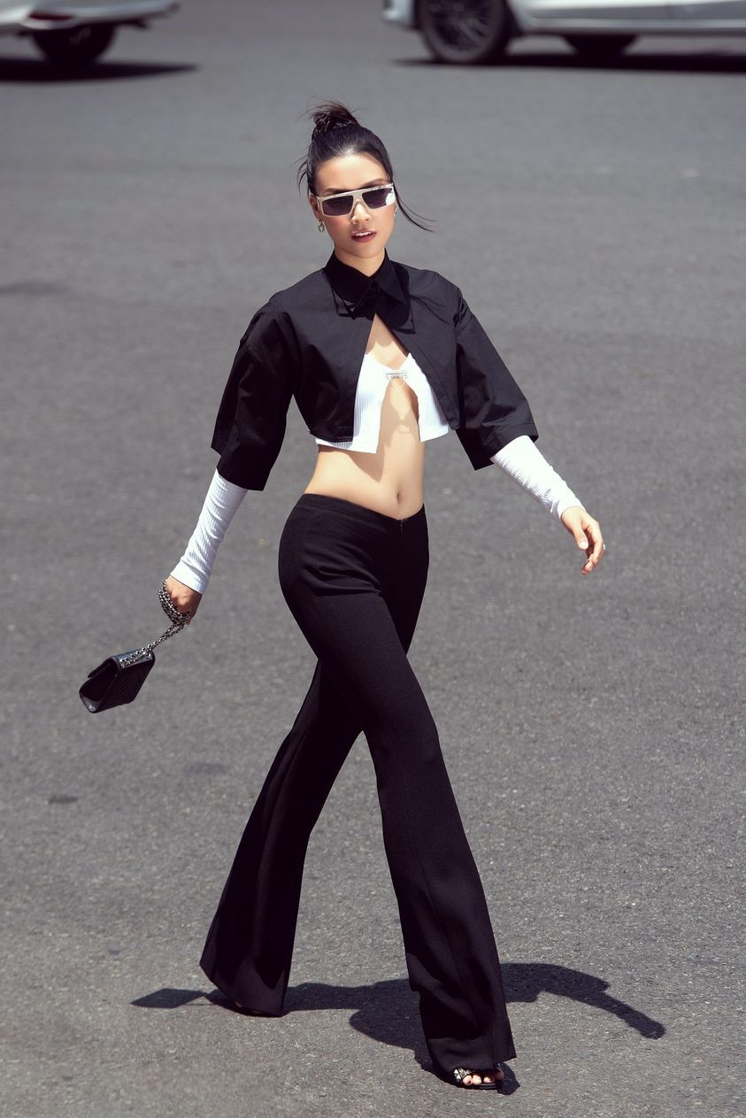 Sao Việt: Hoa hậu Lương Thùy Linh đọ dáng cùng Á hậu Trịnh Thùy Linh Sao Việt: Hoa hậu Lương Thùy Linh đọ dáng cùng Á hậu Trịnh Thùy Linh