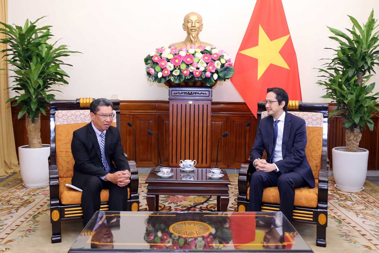 Tăng cường trao đổi về triển khai công tác ngoại giao kinh tế giữa hai Bộ Ngoại giao Việt Nam và Lào Tăng cường trao đổi về triển khai công tác ngoại giao kinh tế giữa Bộ Ngoại giao Việt Nam và Lào