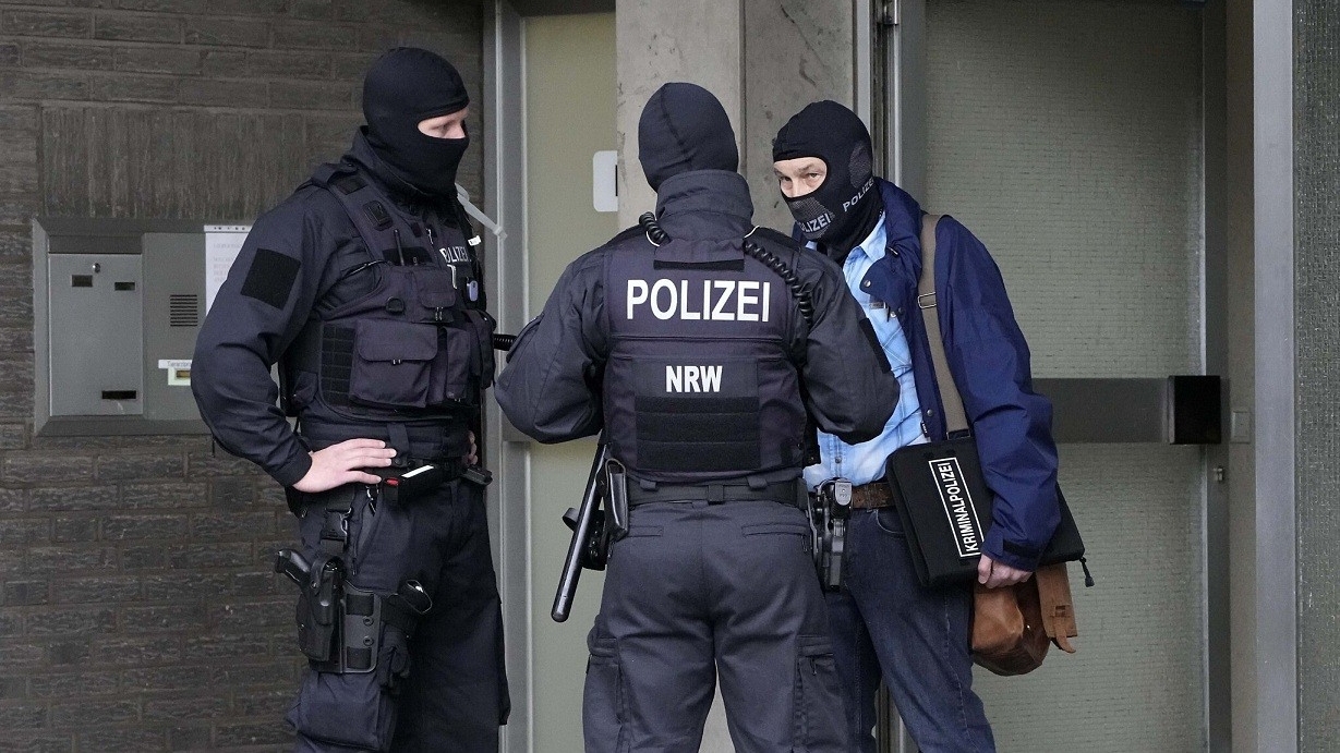 Đức bắt nghi phạm cực hữu âm mưu lập 'web đen' ám sát chính trị gia