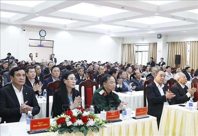 Chủ tịch nước Nguyễn Xuân Phúc và các đại biểu. Chủ tịch nước Nguyễn Xuân Phúc và các đại biểu.