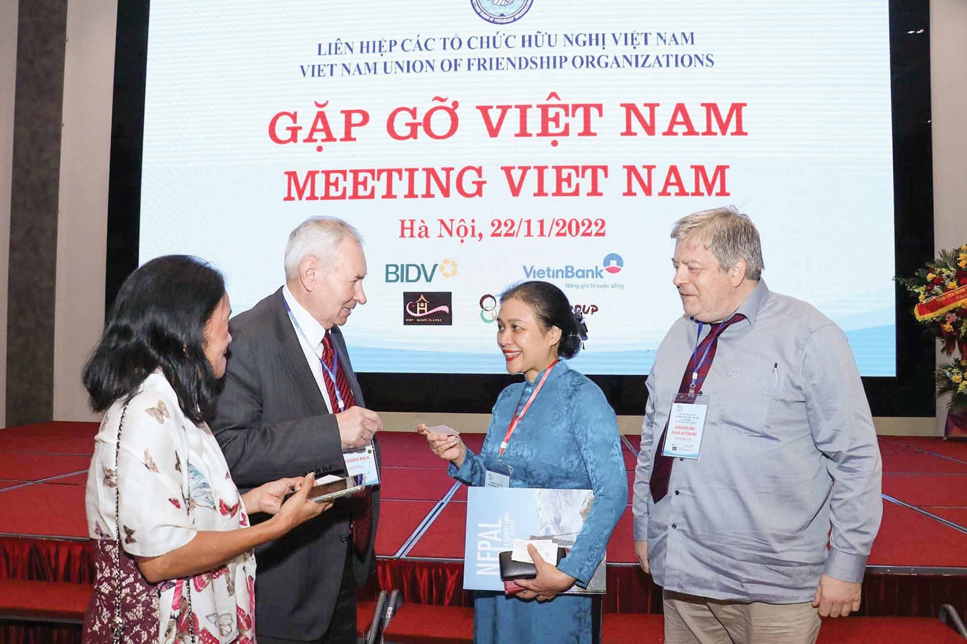Chủ tịch VUFO Nguyễn Phương Nga cùng bạn bè quốc tế tại chương trình Gặp gỡ Việt Nam tại Đại hội Hội đồng Hòa bình thế giới lần thứ 22. (Nguồn: VUFO) Chủ tịch VUFO Nguyễn Phương Nga cùng bạn bè quốc tế tại chương trình Gặp gỡ Việt Nam tại Đại hội Hội đồng Hòa bình thế giới lần thứ 22. (Nguồn: VUFO)