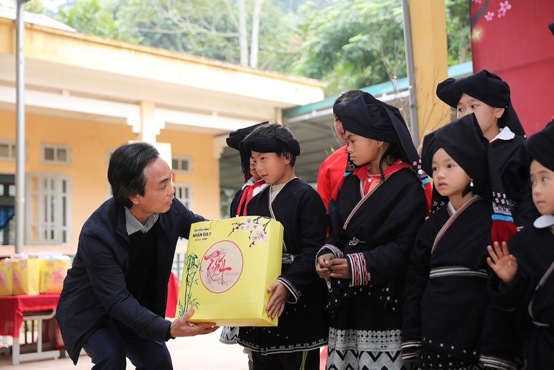 Mang Tết sớm, Tết ấm no đến với người dân vùng sâu vùng xa Tết đồng bào 2023: Mang Tết sớm, Tết ấm no đến với người dân vùng sâu, vùng xa