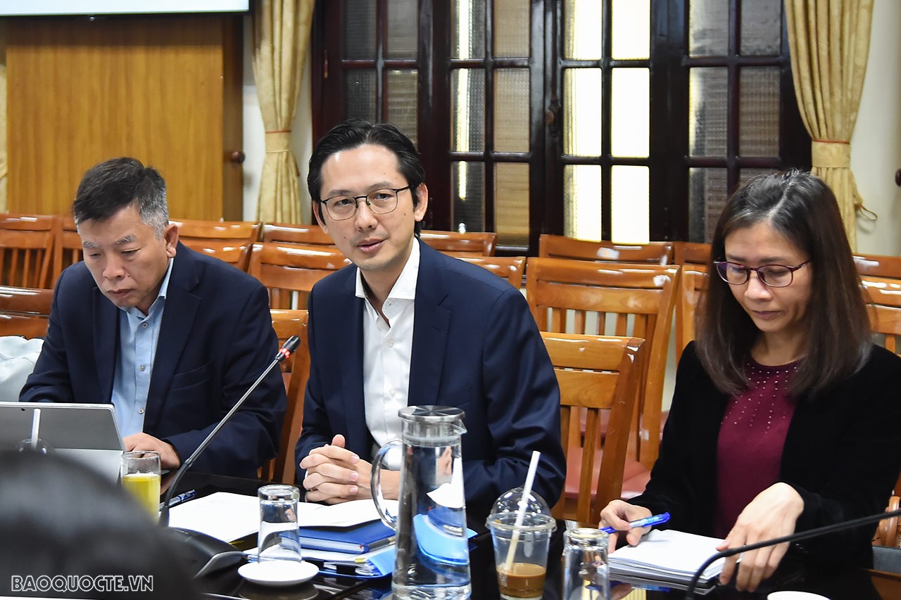 Thứ trưởng Ngoại giao Đỗ Hùng Việt phát biểu tại cuộc họp. (Ảnh: Anh Sơn) Thứ trưởng Ngoại giao Đỗ Hùng Việt phát biểu tại cuộc họp. (Ảnh: Anh Sơn)