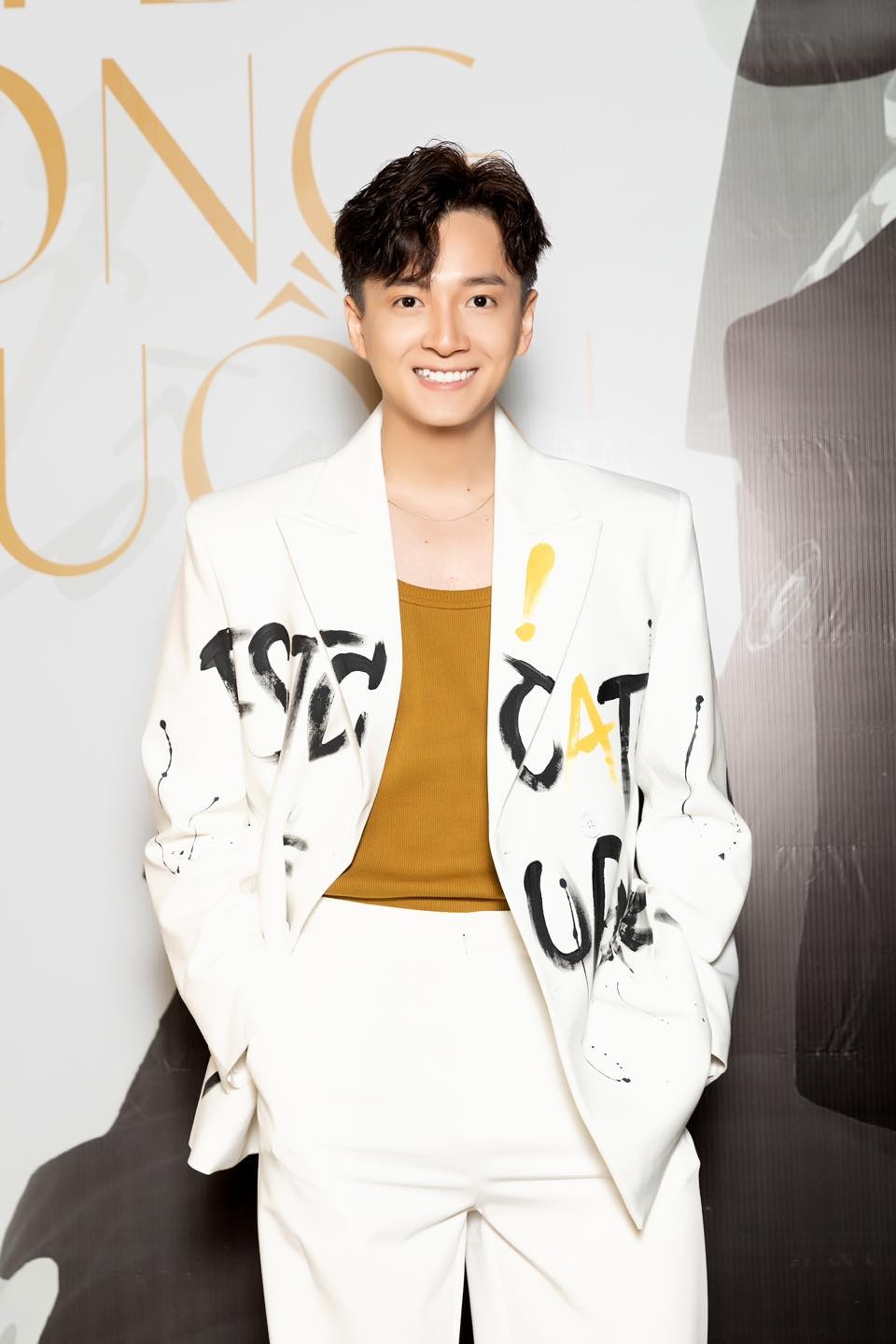 Ngô Kiến Huy đăng ảnh lịch lãm Ngô Kiến Huy đăng ảnh lịch lãm