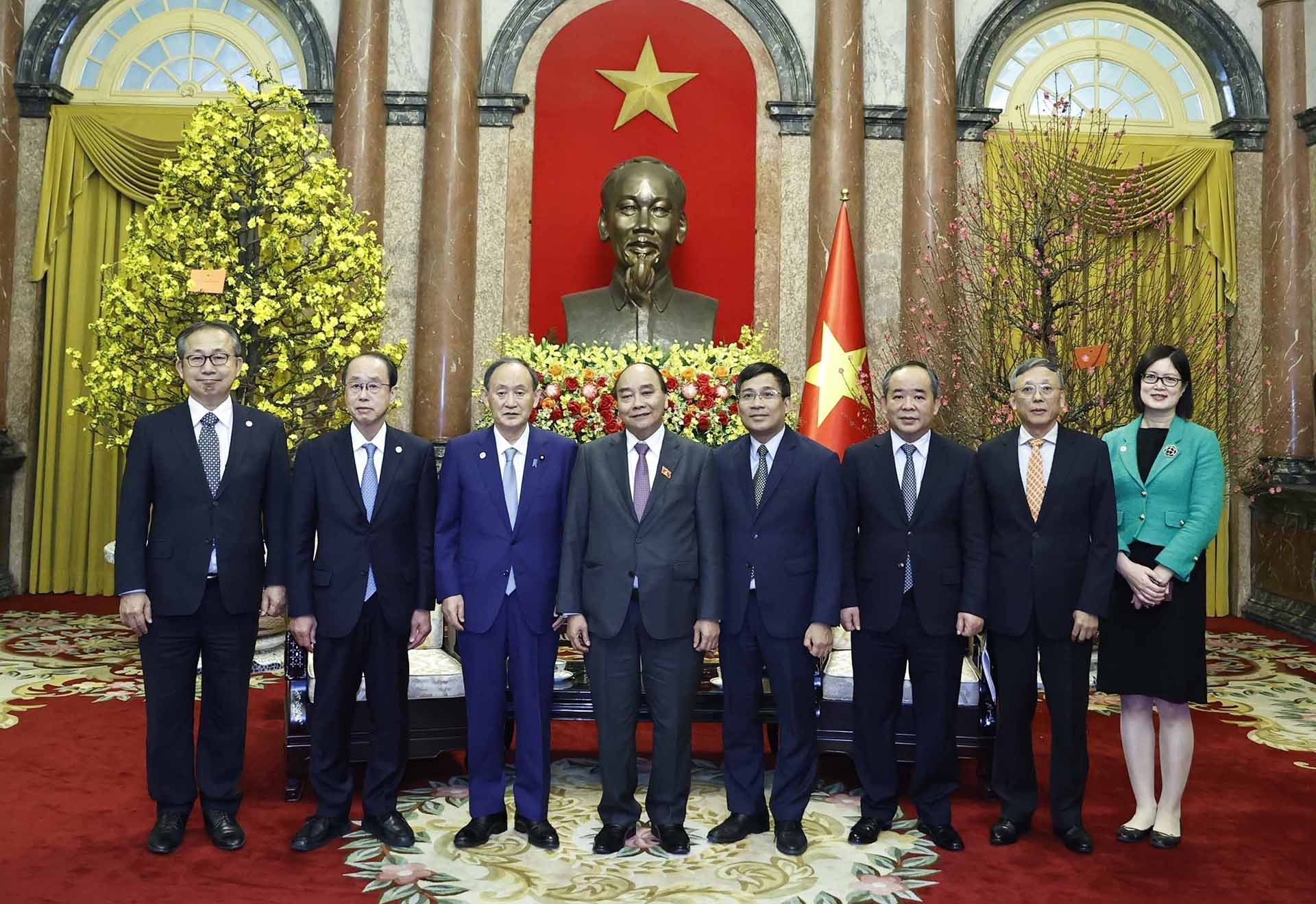 Chủ tịch nước Nguyễn Xuân Phúc tiếp nguyên Thủ tướng Nhật Bản Suga Yoshihide. (Nguồn: TTXVN)