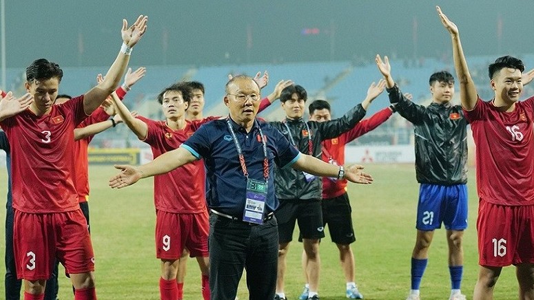 doi tuyen viet nam tro lai vi tri 95 tren bang xep hang fifa tren thai lan 16 bac