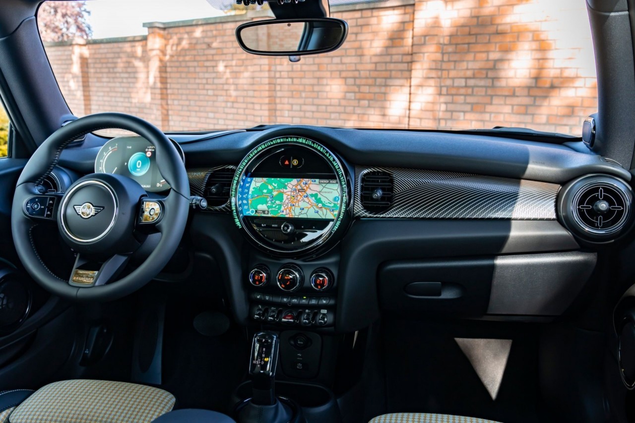 Mini Cooper S 3 cửa Resolute Edition có mặt tại Việt Nam, giá gần 2,3 tỷ đồng