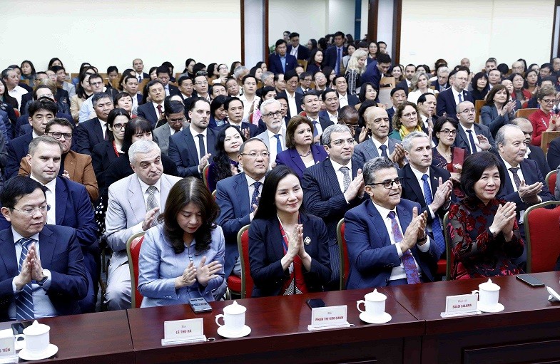 Gặp mặt hữu nghị với bạn bè quốc tế nhân dịp Tết Nguyên đán Quý Mão 2023