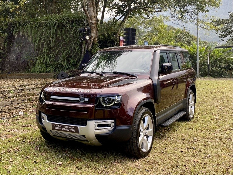 Cận cảnh chi tiết Land Rover Defender 130 tại Việt Nam, giá gần 6 tỷ đồng