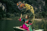 Đoàn Hồng Trang chụp bộ ảnh kỷ niệm không khí ngày Tết tại Tràng An