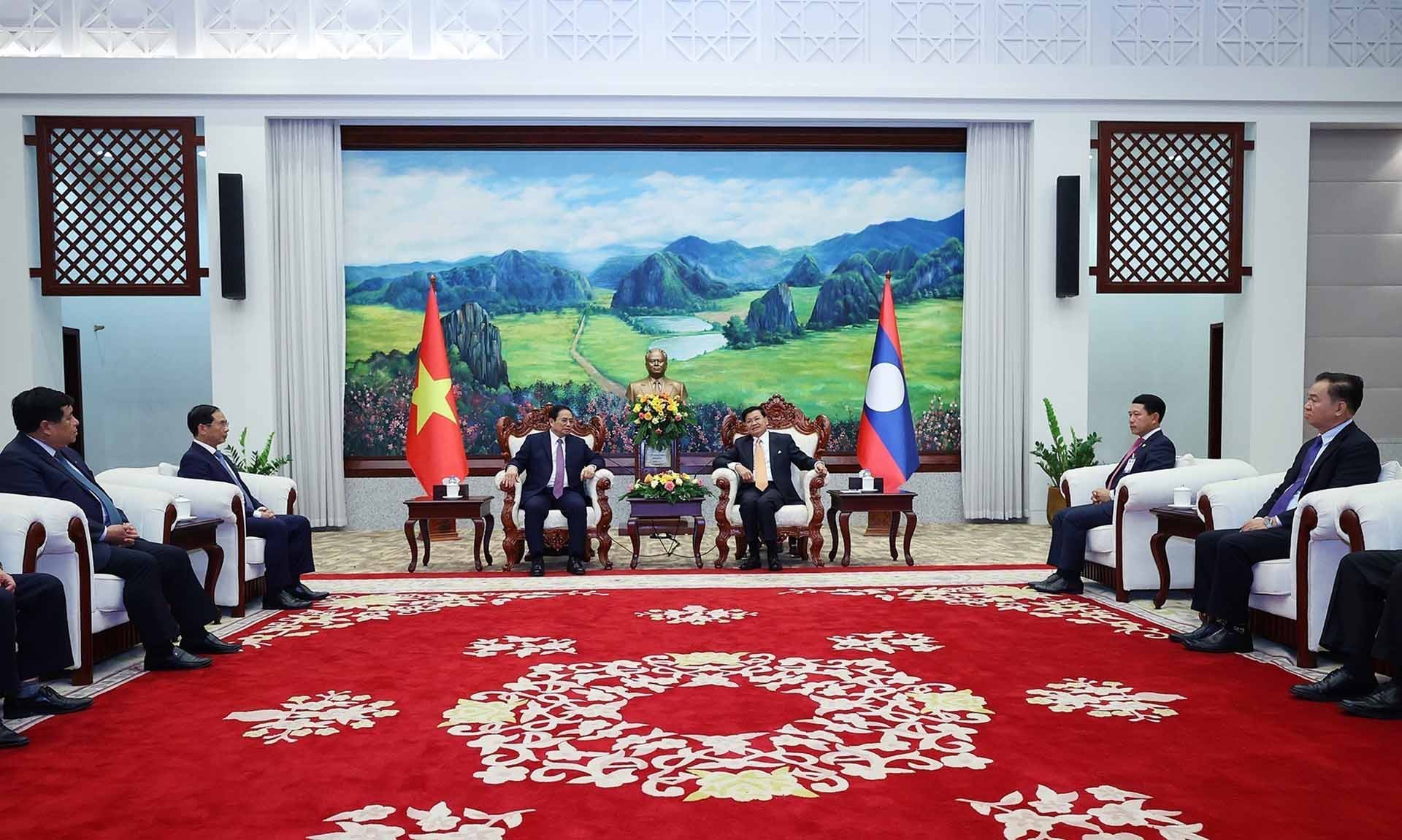 Thủ tướng Phạm Minh Chính và Tổng Bí thư, Chủ tịch nước Lào Thongloun Sisoulith. (Nguồn: TTXVN)