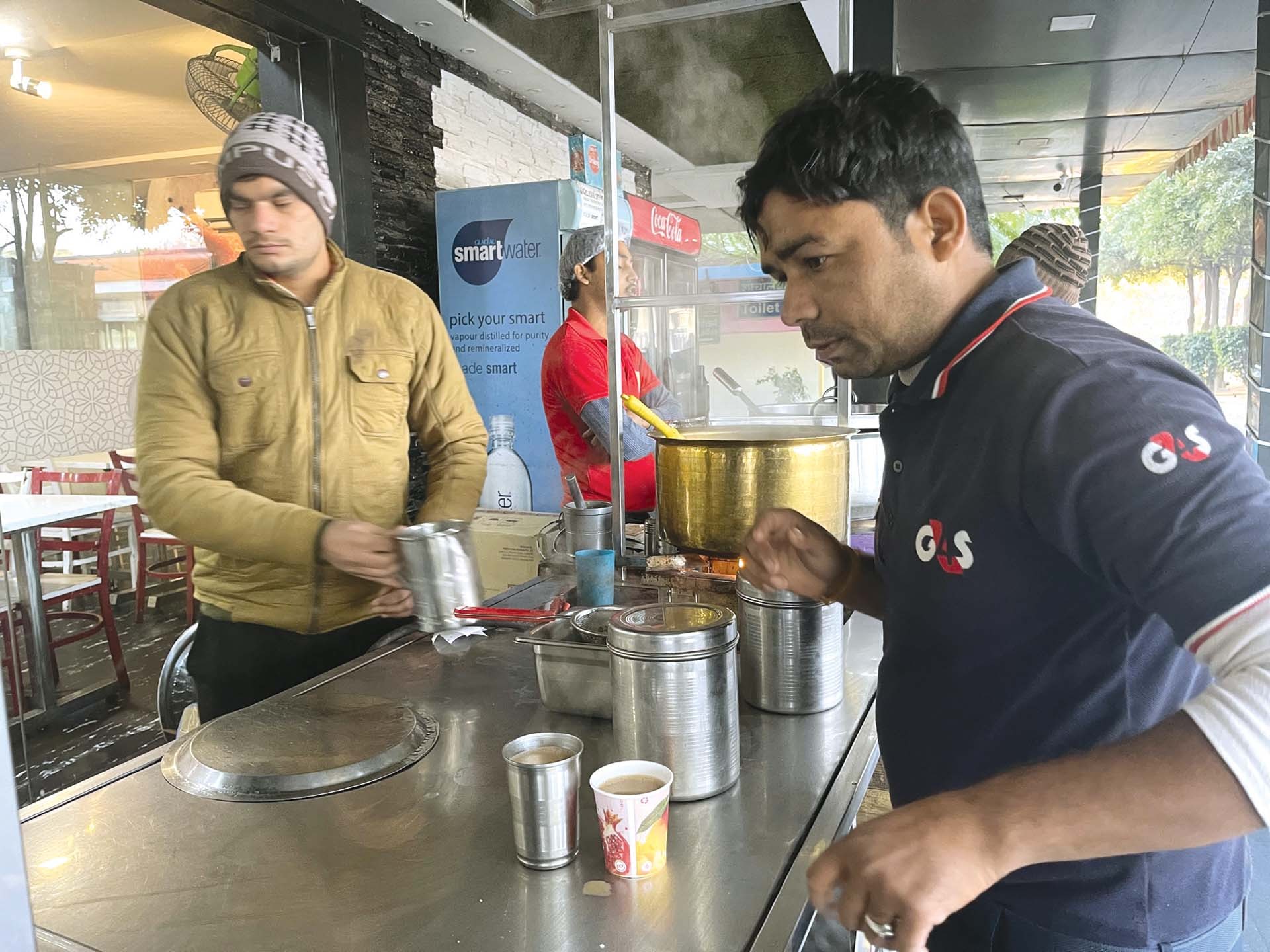 Trà sữa là thức uống không thể thiếu và đặc trưng của người dân Ấn Độ. (Ảnh: Vân Chi) Trà sữa là thức uống không thể thiếu và đặc trưng của người dân Ấn Độ. (Ảnh: Vân Chi)