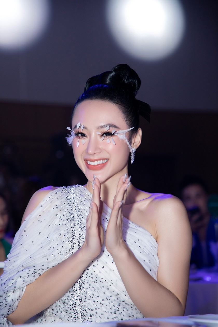 Angela Phương Trinh