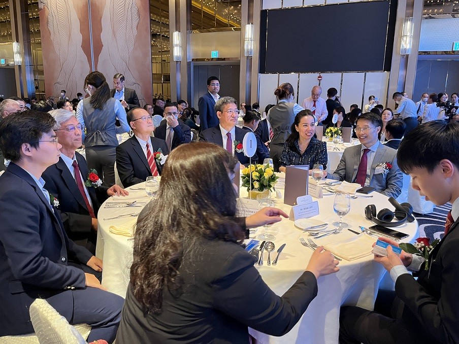 Hong Kong - Đối tác lớn và nhà đầu tư nước ngoài đầu tiên tại TP. Hồ Chí Minh Hong Kong - Đối tác lớn và nhà đầu tư nước ngoài đầu tiên tại TP. Hồ Chí Minh