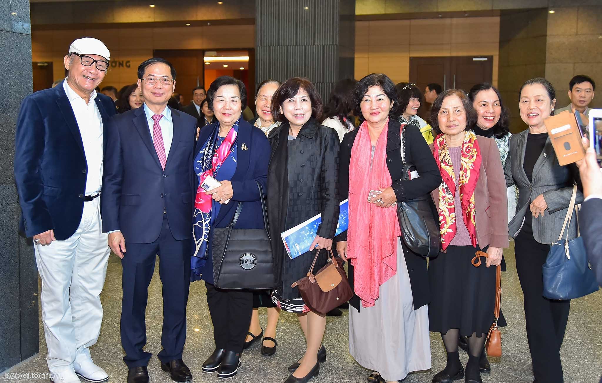 Bộ trưởng Bùi Thanh Sơn chúc Tết cán bộ hưu trí Bộ Ngoại giao Bộ trưởng Bùi Thanh Sơn chúc Tết cán bộ hưu trí Bộ Ngoại giao