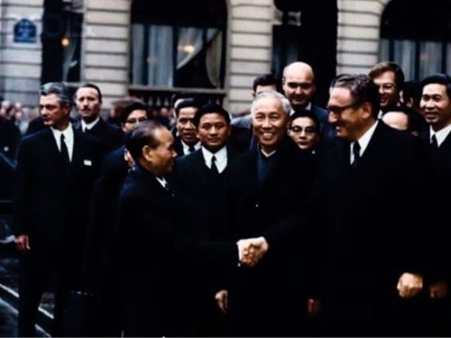 Hội nghị Paris: Một đấu bốn và ‘bốn trong một' Hội nghị Paris: Một đấu bốn và ‘bốn trong một'