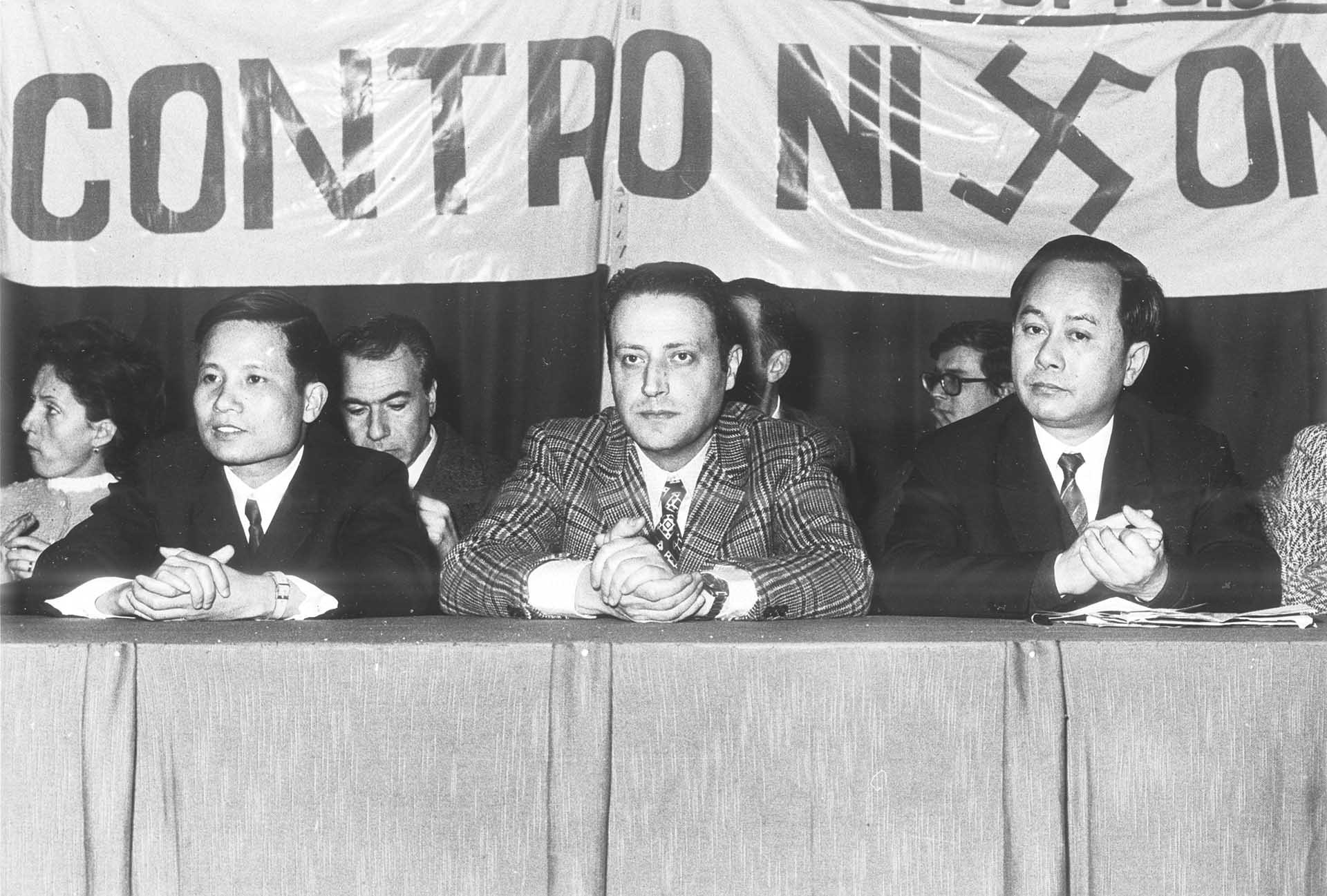 Ông Hà Đăng (trái) trong chuyến đi Italy. Ông Hà Đăng (trái) trong chuyến đi Italy.