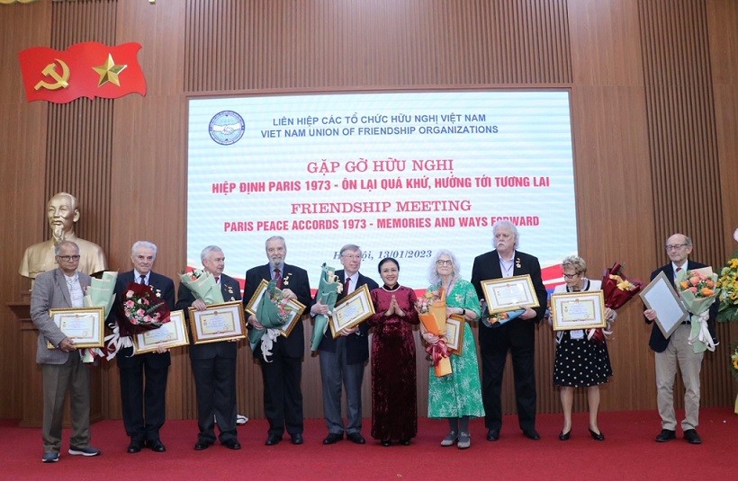 Gặp gỡ hữu nghị với những nhân chứng lịch sử của Hiệp định Paris