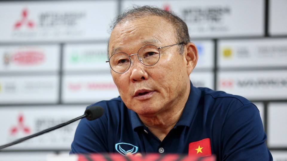 hlv park hang seo chi can thang 10 tren san thai lan la vo dich sao lai bi quan