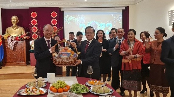 dai su quan lao tai phap chuc mung tet nguyen dan viet nam