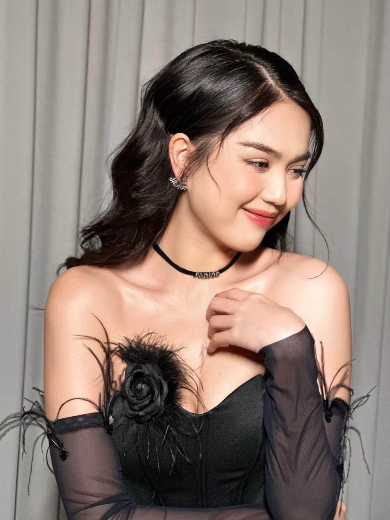 Minh Hằng, Ngọc Trinh sexy