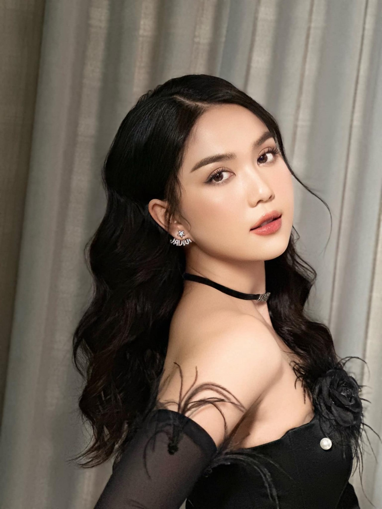 Minh Hằng, Ngọc Trinh sexy