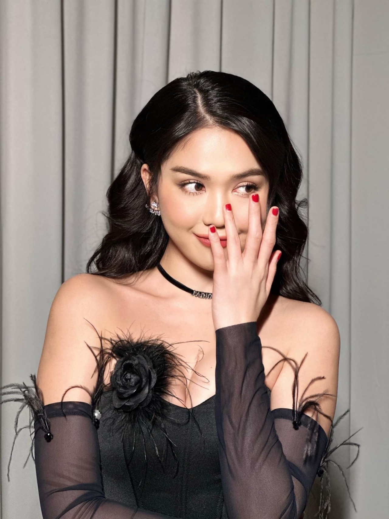 Minh Hằng, Ngọc Trinh sexy