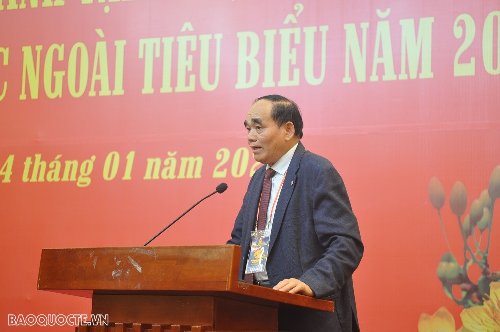 (01.14) Ông Hoàng Mạnh Huê, Chủ tịch Liên hiệp các Hội Doanh nghiệp Việt Nam tại châu Âu, nêu mong muốn của nhiều bà con người Việt Nam ở nước ngoài. (Ảnh: Minh Quân) (01.14) Ông Hoàng Mạnh Huê, Chủ tịch Liên hiệp các Hội Doanh nghiệp Việt Nam tại châu Âu, nêu mong muốn của nhiều bà con người Việt Nam ở nước ngoài. (Ảnh: Minh Quân)