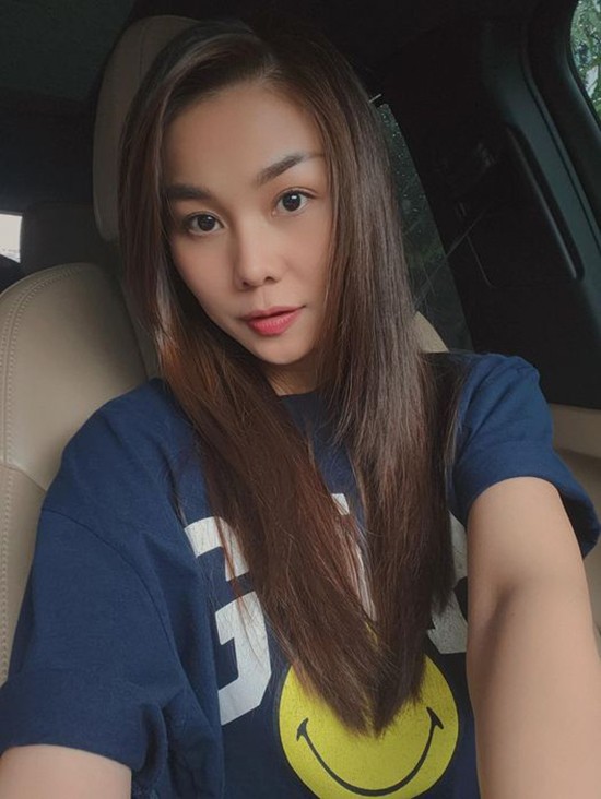 Siêu mẫu Thanh Hằng khoe tóc mới đón Tết.